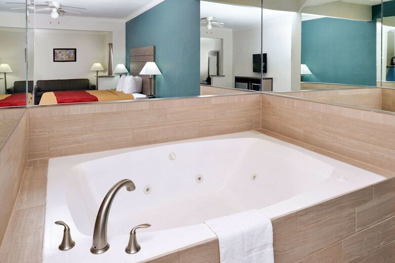 Hotel Econo Lodge And Suites