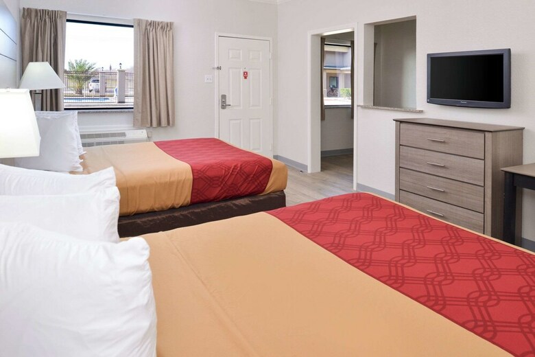 Hotel Econo Lodge And Suites