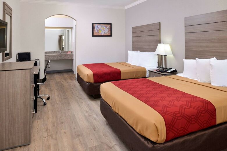 Hotel Econo Lodge And Suites