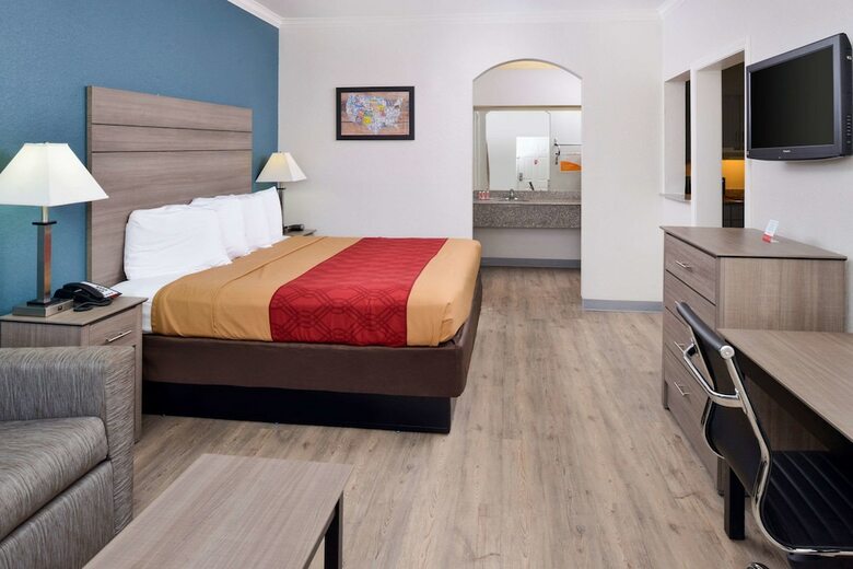 Hotel Econo Lodge And Suites