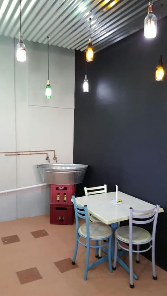 Hostal The Backpack Shack