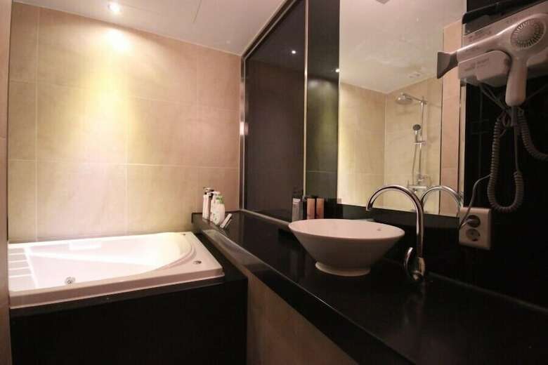 Hotel Yeow-b