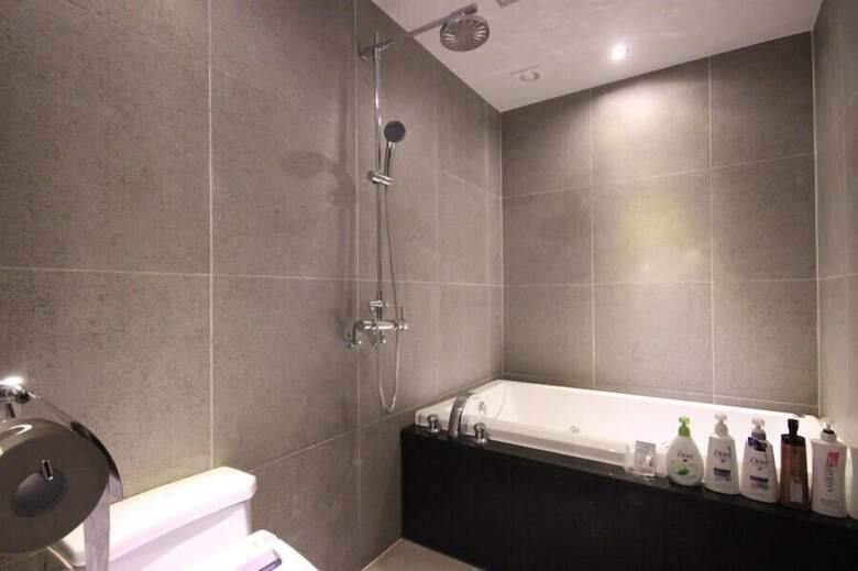 Hotel Yeow-b