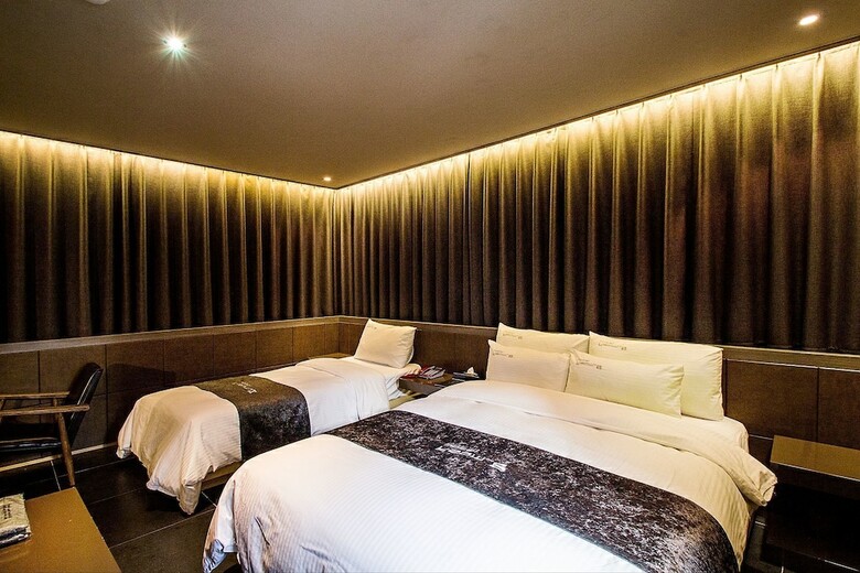 Hotel Yeow-b