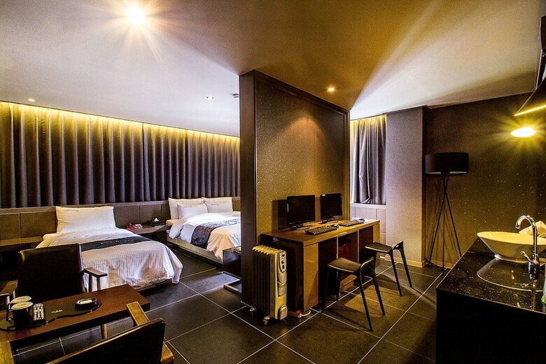 Hotel Yeow-b