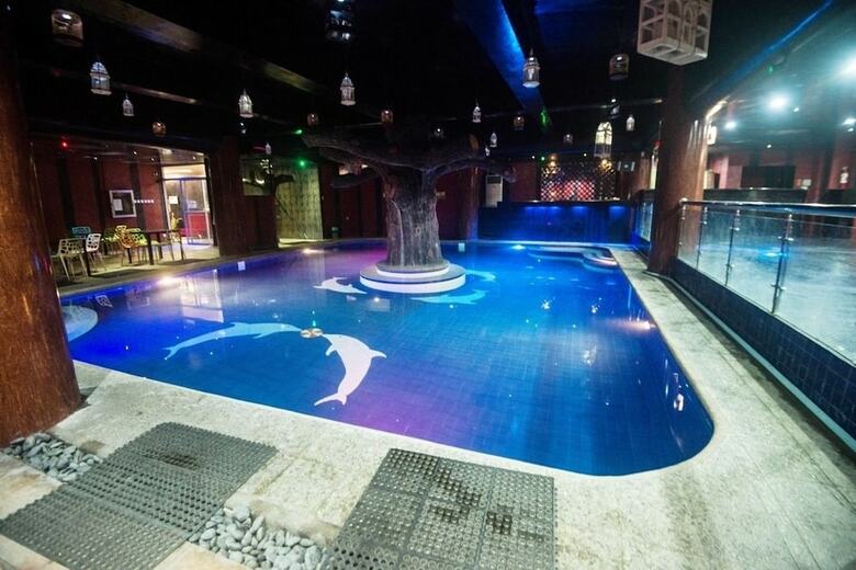 C & L Seaview Hotel