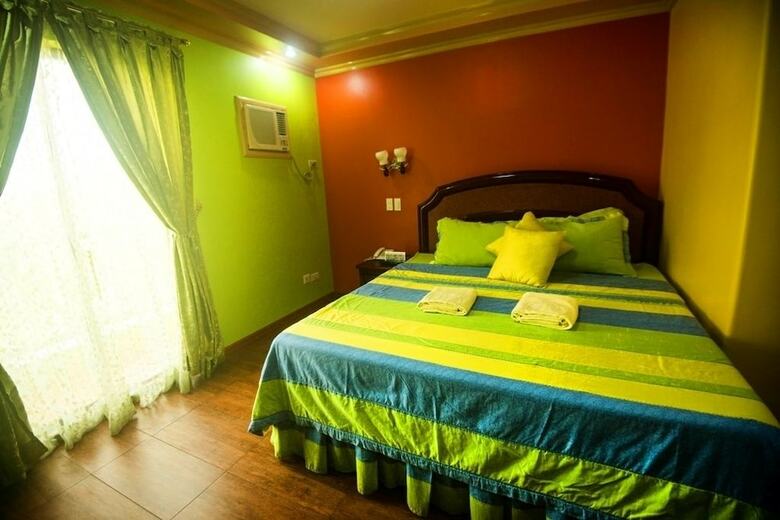 C & L Seaview Hotel
