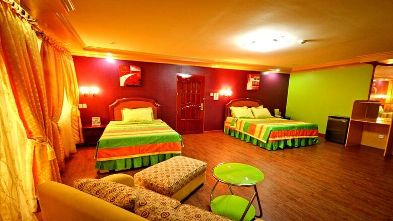C & L Seaview Hotel