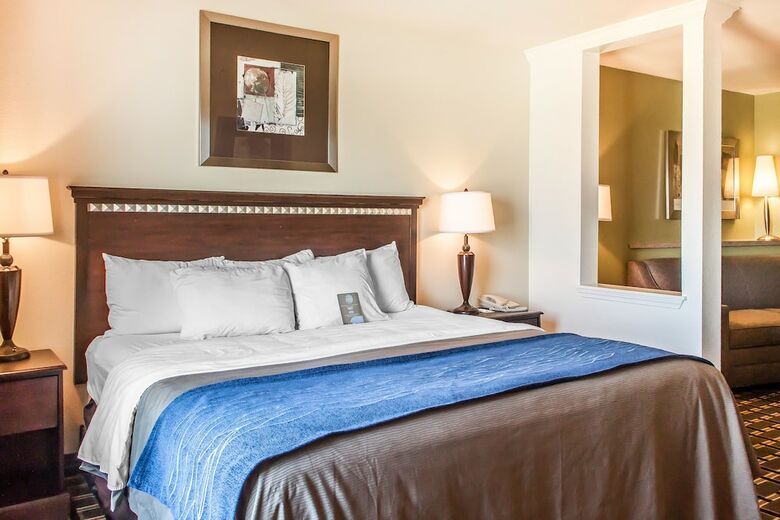 Hotel Comfort Inn & Suites