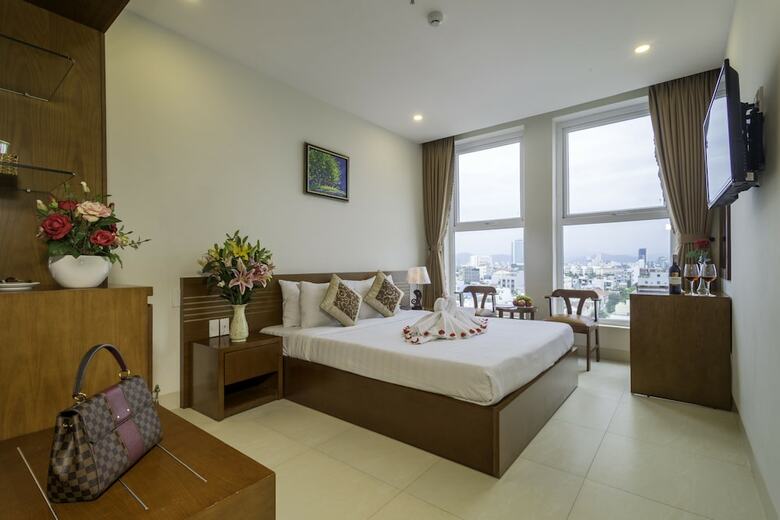 Golden Light Hotel