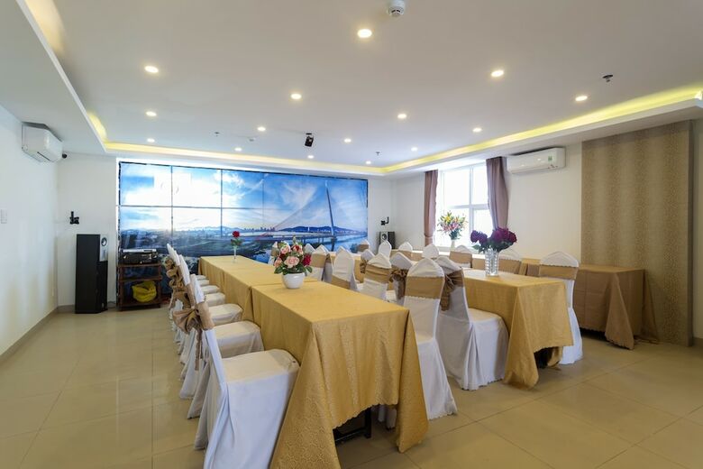 Golden Light Hotel