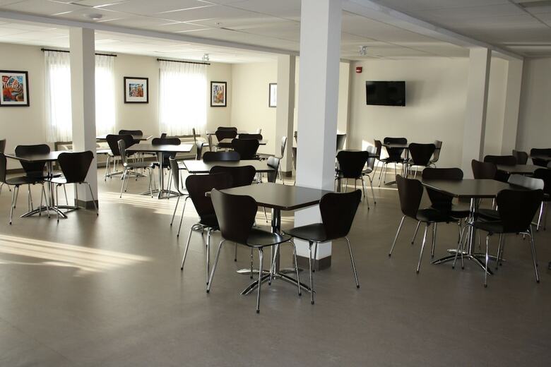 Hotel Crossroads Inn & Suites