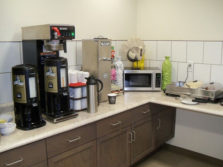 Hotel Crossroads Inn & Suites