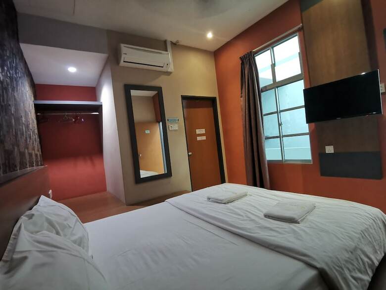 Hotel Oyo 89930 Golden Guest House