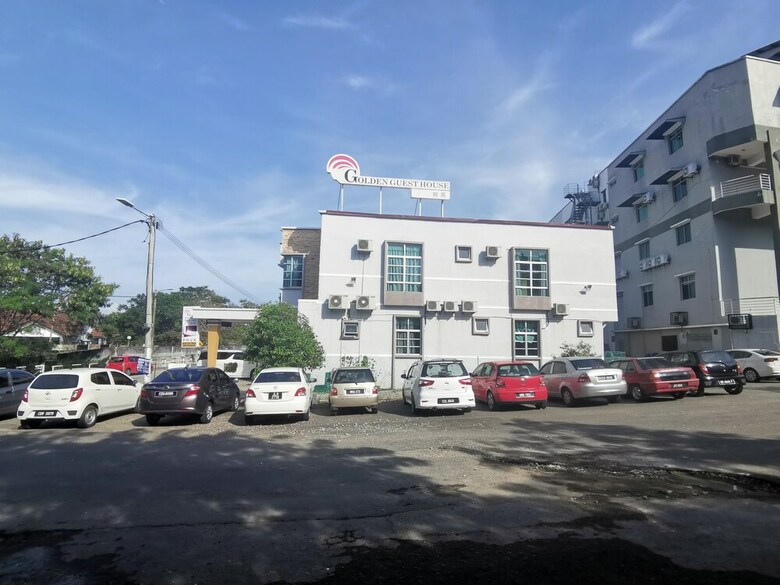 Hotel Oyo 89930 Golden Guest House