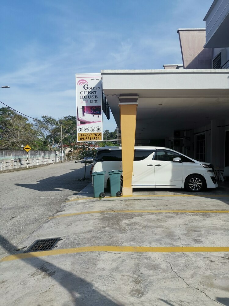 Hotel Oyo 89930 Golden Guest House