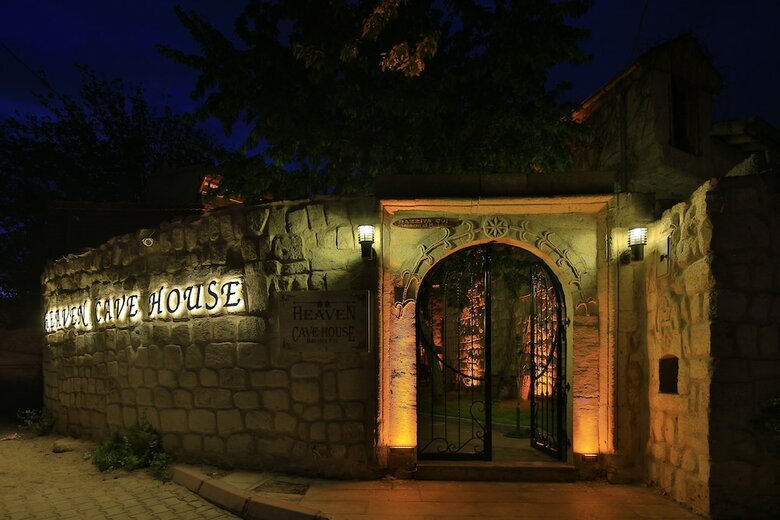 Hotel Heaven Cave House