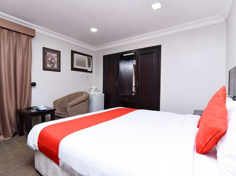 Oyo 411 Moon Hotel