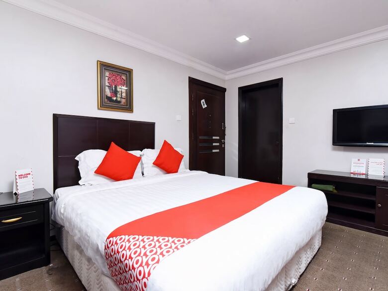 Oyo 411 Moon Hotel