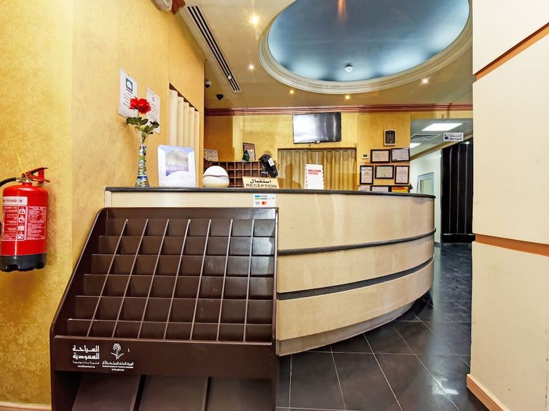 Oyo 411 Moon Hotel