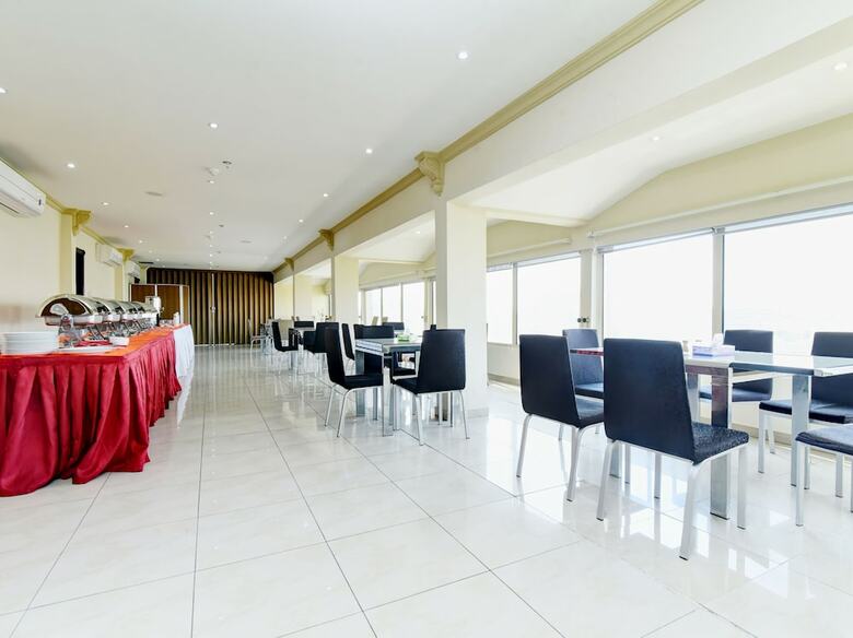 Oyo 411 Moon Hotel