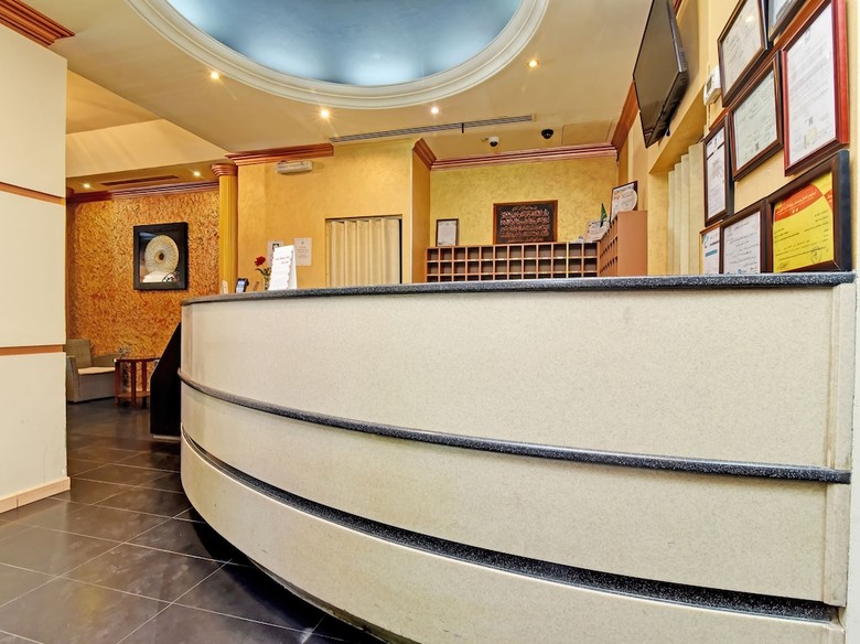 Oyo 411 Moon Hotel