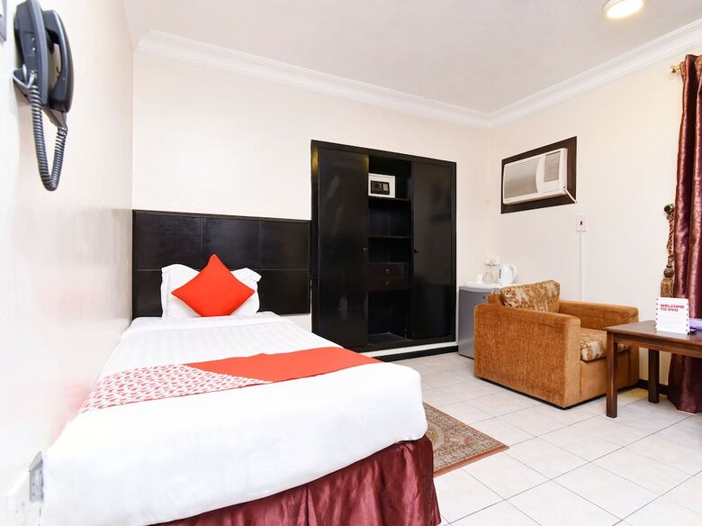 Oyo 411 Moon Hotel