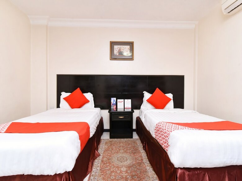 Oyo 411 Moon Hotel