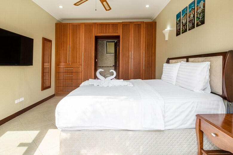 Private Beach Majestic Pool Villa Pattaya