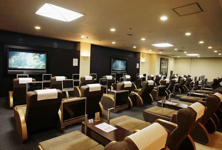 Capsule Hotel Wellbe Sakae - Caters To Men
