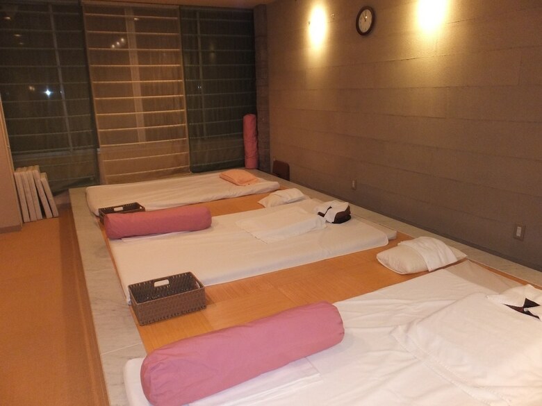 Capsule Hotel Wellbe Sakae - Caters To Men