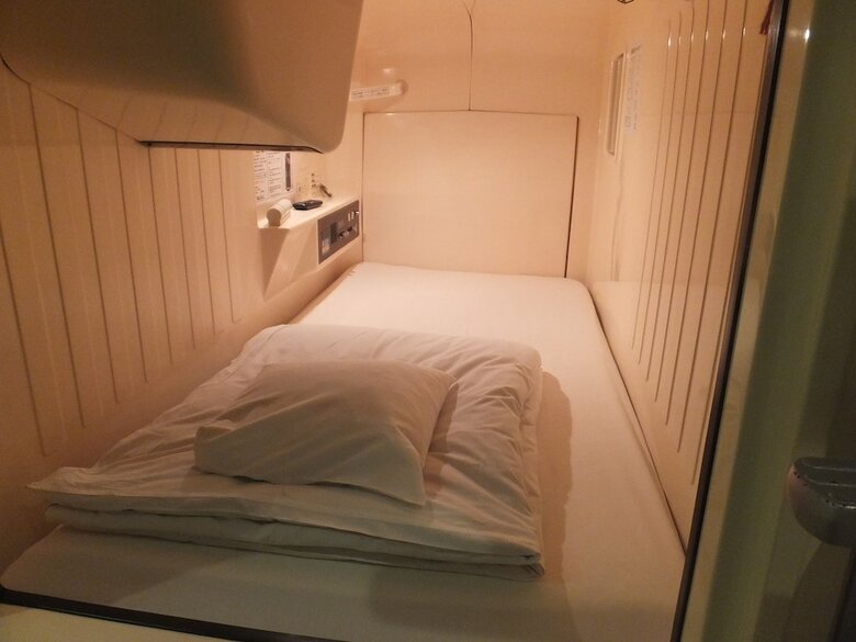 Capsule Hotel Wellbe Sakae - Caters To Men
