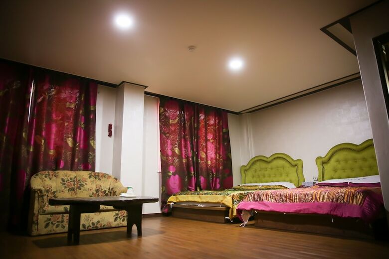 Central Hotel