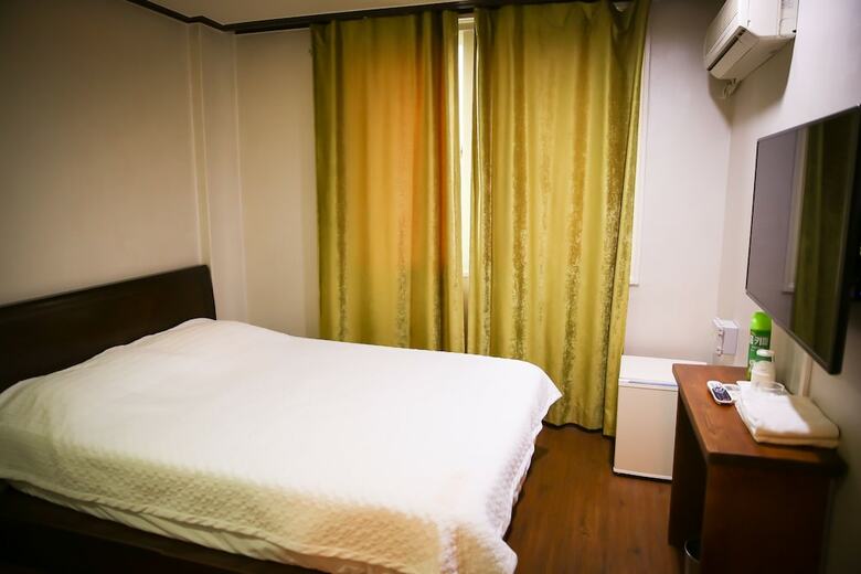 Central Hotel