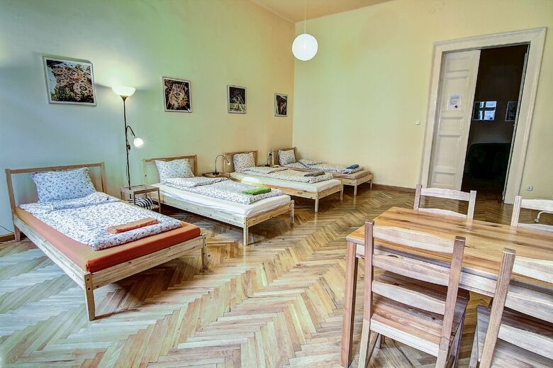 Aparthotel Pal's Hostel & Apartments