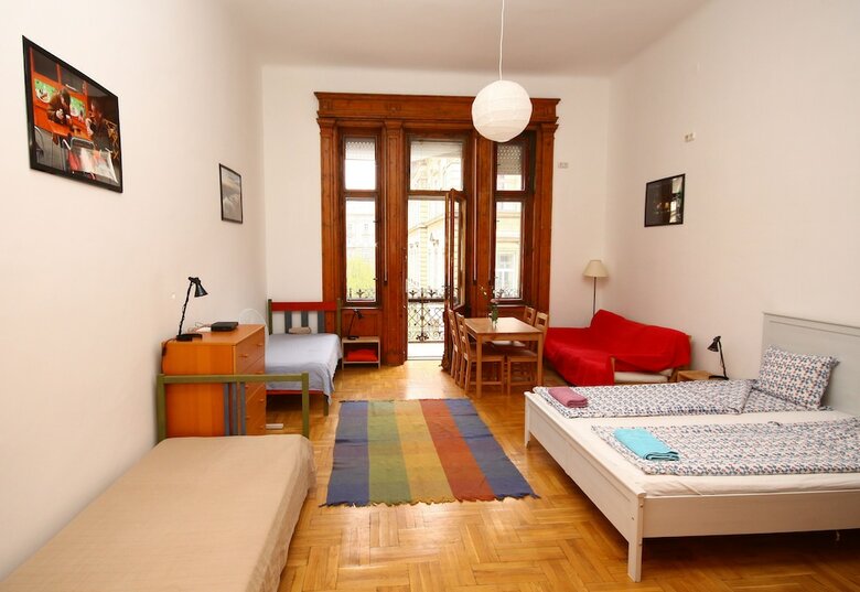 Aparthotel Pal's Hostel & Apartments
