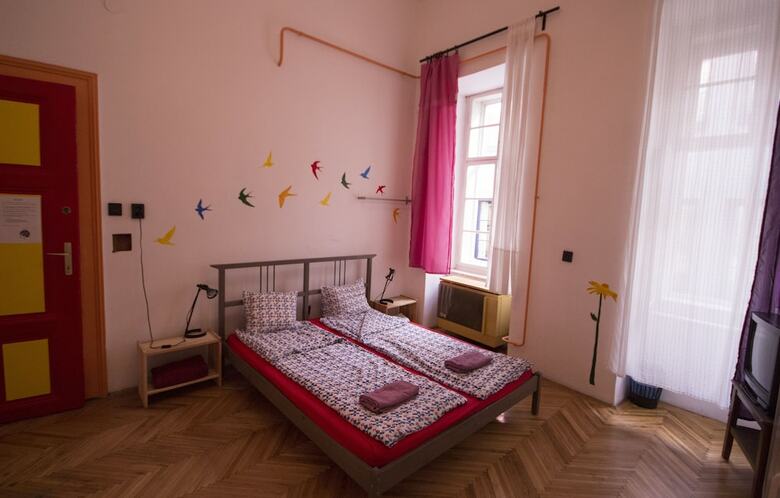 Aparthotel Pal's Hostel & Apartments