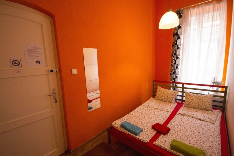 Aparthotel Pal's Hostel & Apartments