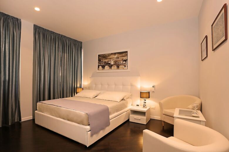 Hotel S Suites In Rome