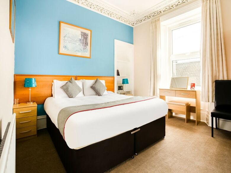 Oyo Corner Hotel