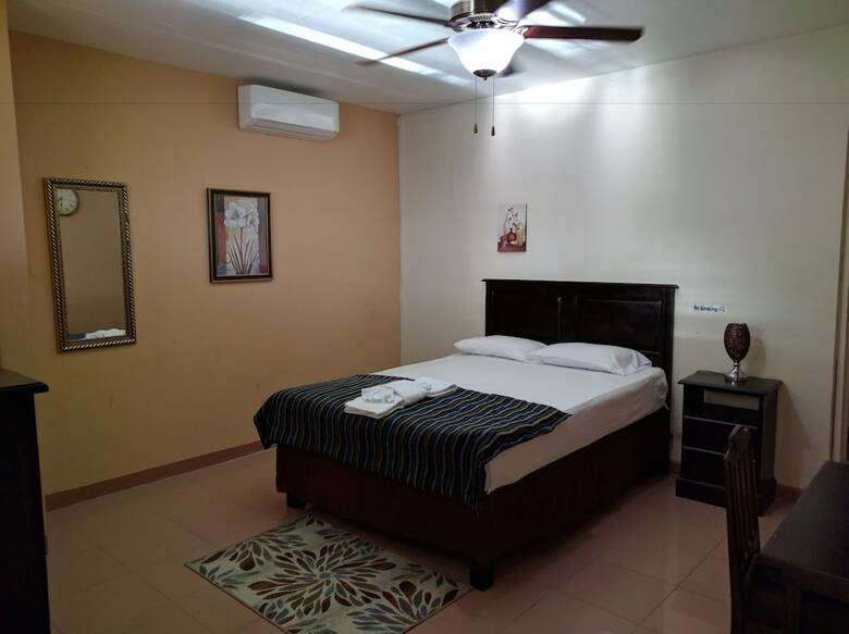 Hotel Rockhampton Retreat Guest House