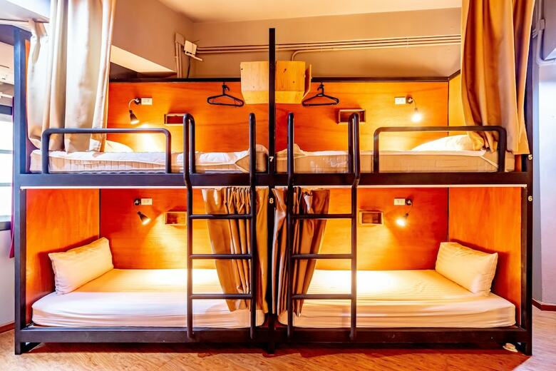 Hostal Thonglor Travellers Hostel & Cafe