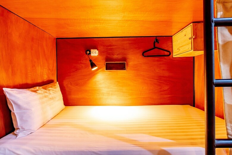 Hostal Thonglor Travellers Hostel & Cafe