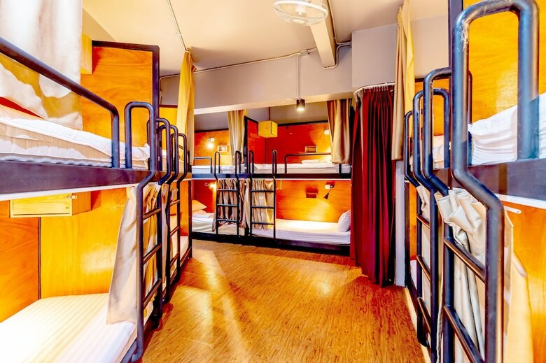 Hostal Thonglor Travellers Hostel & Cafe