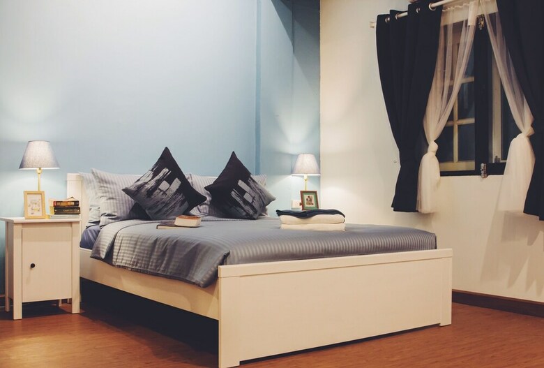 Hostal Thonglor Travellers Hostel & Cafe