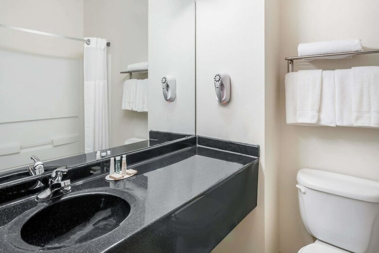 Hotel Baymont By Wyndham Indianapolis Northeast