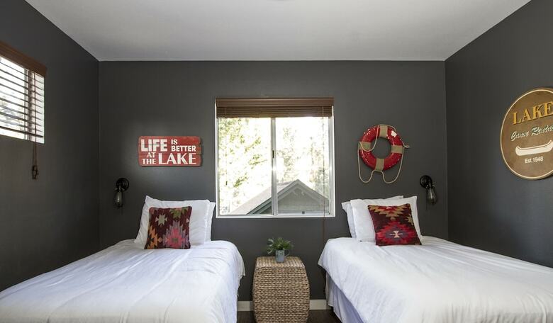 Cabana Noon Lodge At Mallard Bay