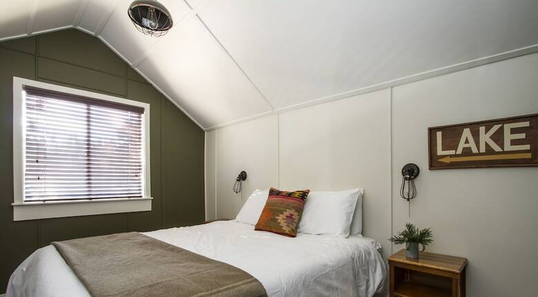 Cabana Noon Lodge At Mallard Bay