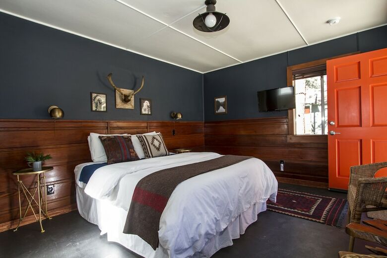 Cabana Noon Lodge At Mallard Bay