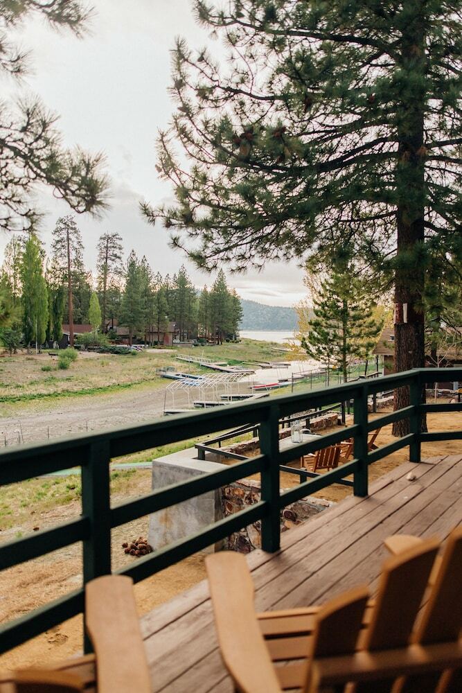 Cabana Noon Lodge At Mallard Bay
